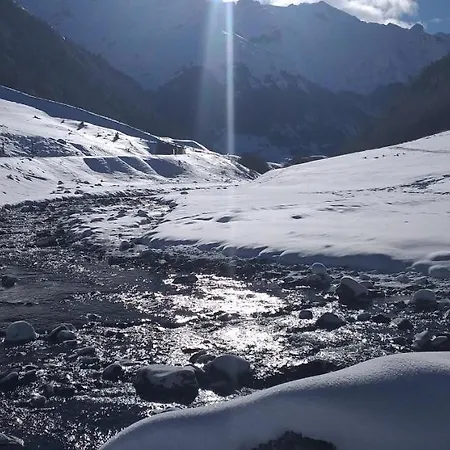 Les 3 Collines Gites, Panorama Sur Les Pyrenees アパート